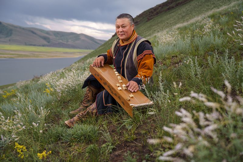 портрет, жанровый_портрет, мужской_портрет, нерозя, nerozya, color_portrait, хакасия, portrait, чатхан, этника, sonya7r3a Играющий на чатханеphoto preview