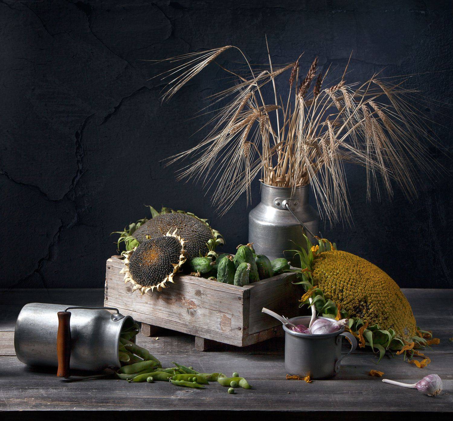 деревенский натюрморт.. Автор: Татьяна Попова подсолнух, огурцы, горох, бидон, кружка, Татьяна Попова