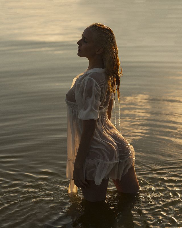 Redblackovaphoto preview