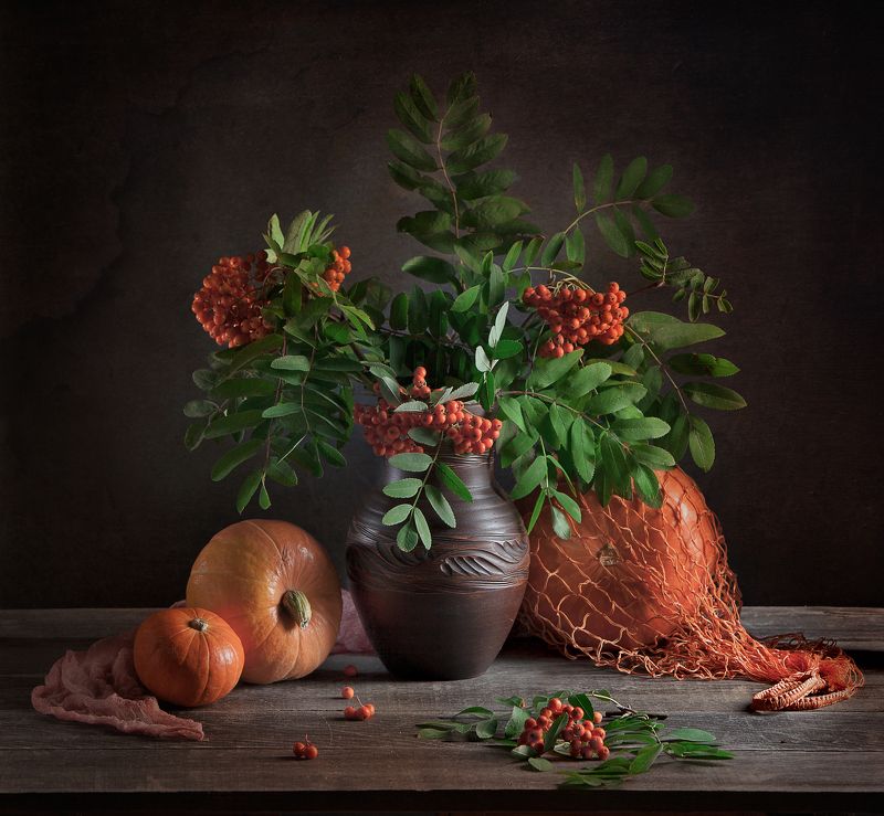 рябина, тыквы, крынка, авоська. Цвет осениphoto preview