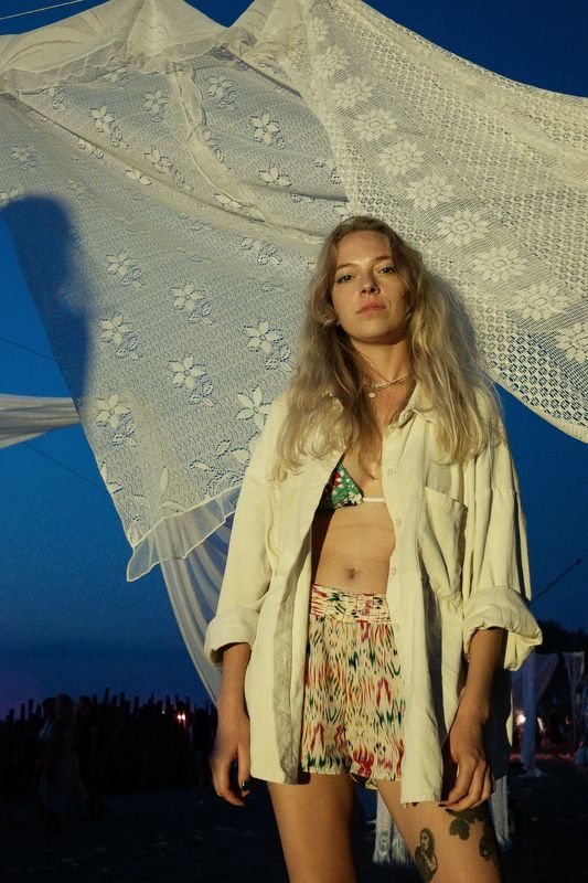 девушка, сумерки, портрет, пляж Янаphoto preview