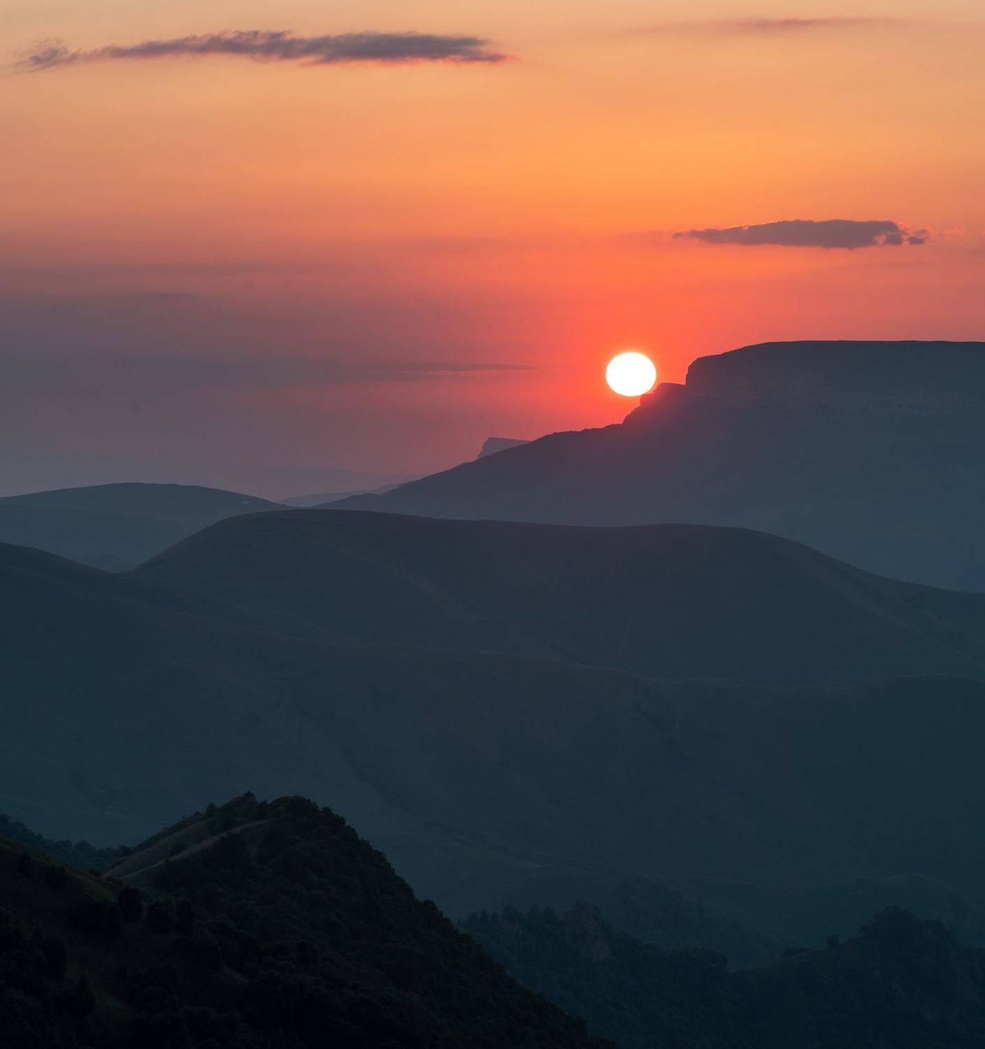 гора, рассвет, небо, плато, облака, утро, тучи, непогода, закат, вечер , слои, холмы, долина, дымка, туман, Арсен Алабердов
