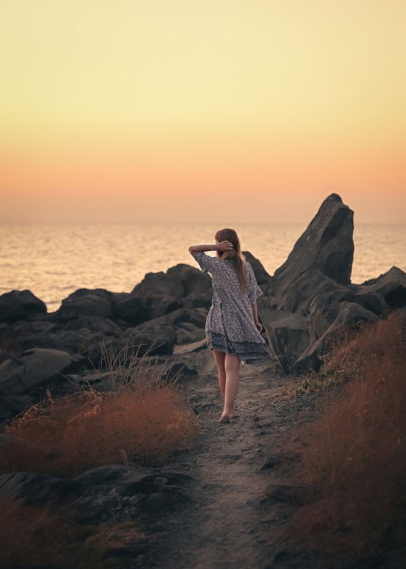 Девушка - скала...photo preview