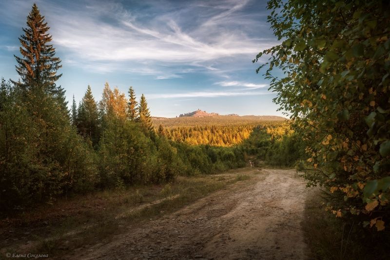 летний пейзаж, гора, дорога, помяненный камень Помяненный каменьphoto preview