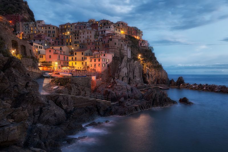 италия, манарола, вечер, город, городок, село, синий час, italy, italia, manarola, cinque terre, evening, blue hour, dusk photo preview