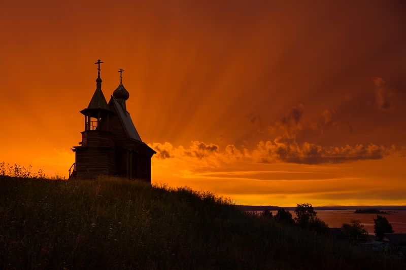 в рассветных лучахphoto preview