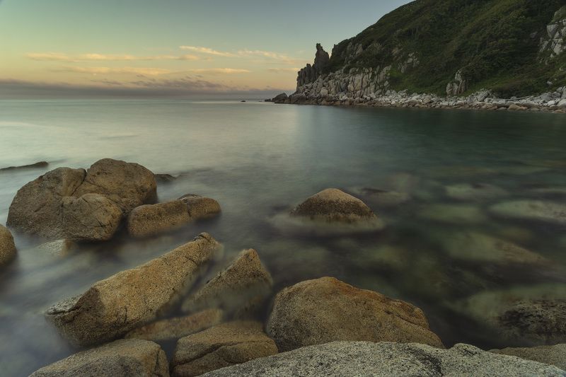 Море, скалы, облака photo preview