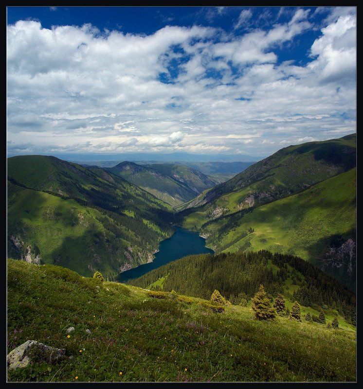 горы,природа,озеро,скалы,цветы,облака,ущелье,лес,трава,камни Научиться бы летатьphoto preview