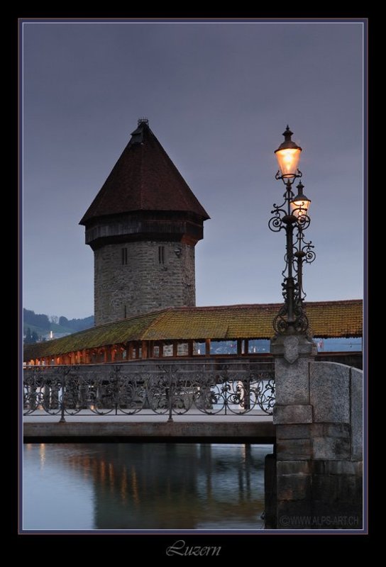 люцерн, вечер, фонарь Старый мост фото превью
