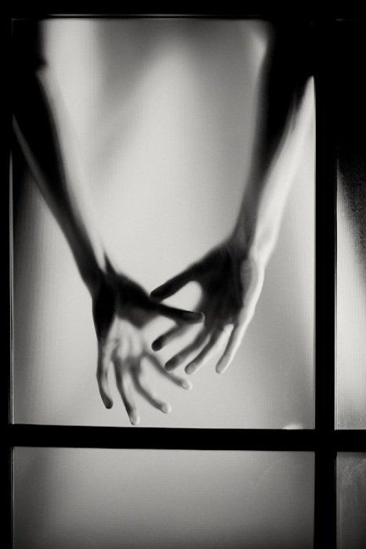 рука, стекло, пальцы, эмоция, поза, изгиб, нажим, контур, свет, белое, черное, dyadyavasya Эмоции рукphoto preview