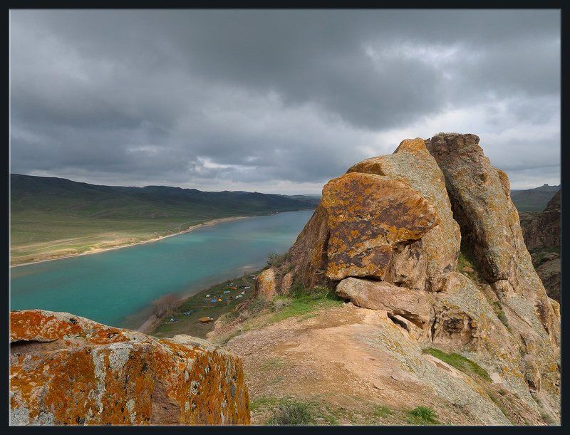 природа,скалы,река,долина,палатки,лагерь,весна,тучи,непогода,свет Еще не вечерphoto preview