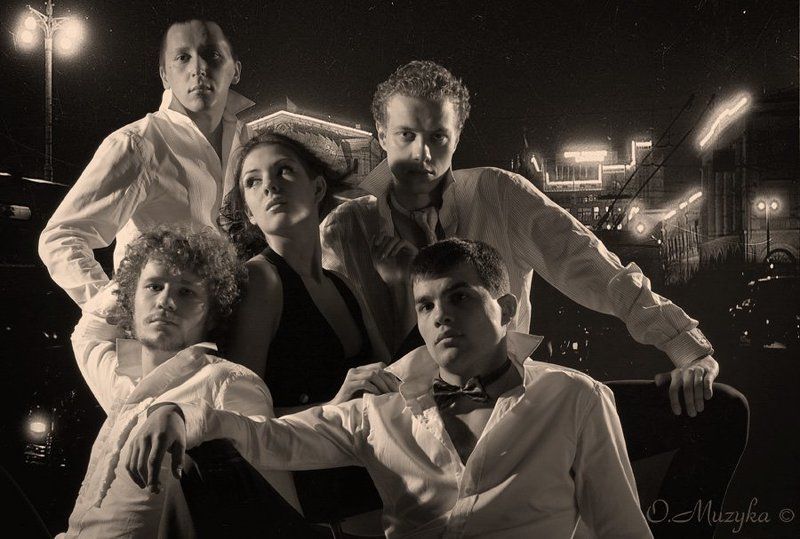 девушка, город, огни, юноши Миледиphoto preview