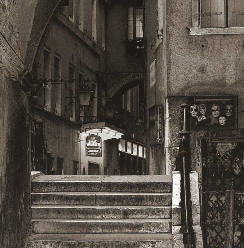 венеция, маски, окна такие разные зрителиphoto preview