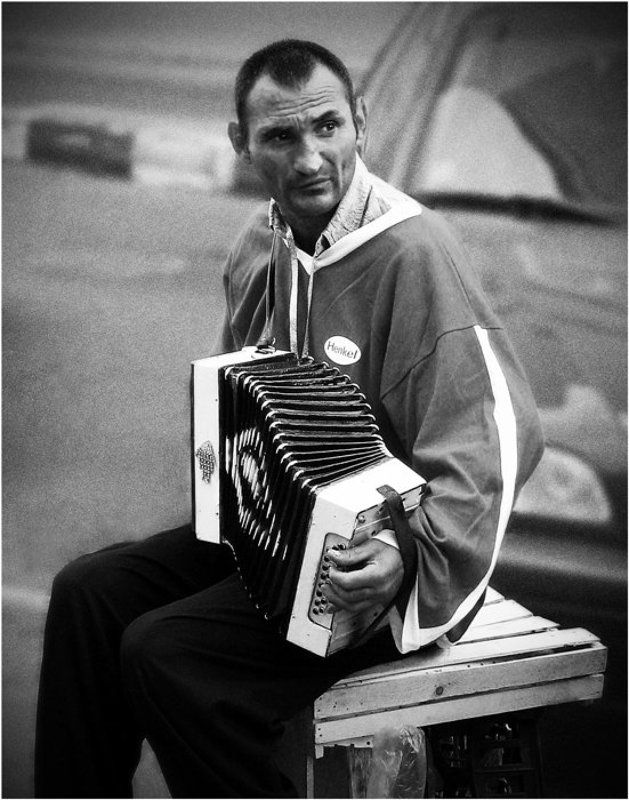 гармонь, взгляд, арбат Играй, родная..!photo preview
