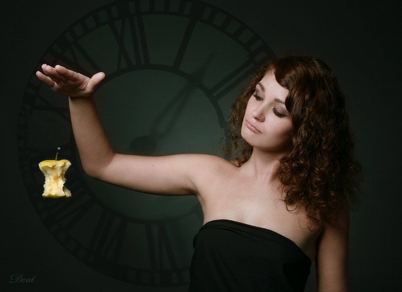 it\'s, time, for, magic, магия, девушка, время, чудес, яблоко, прошло, огрызок Время чудес прошло..photo preview