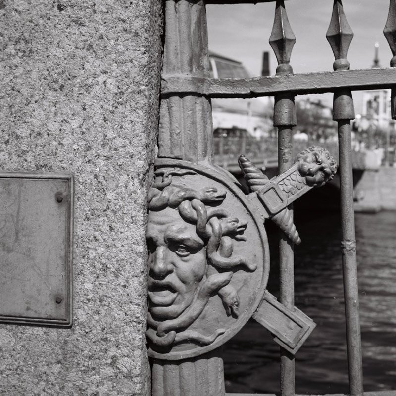 6х6,фотоплёнка,негатив Горгона, не смотреть, окаменеешь.photo preview