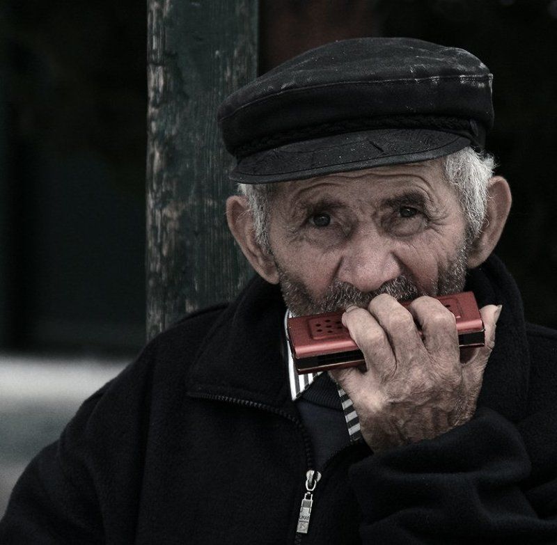 Мужичок с гармошкойphoto preview