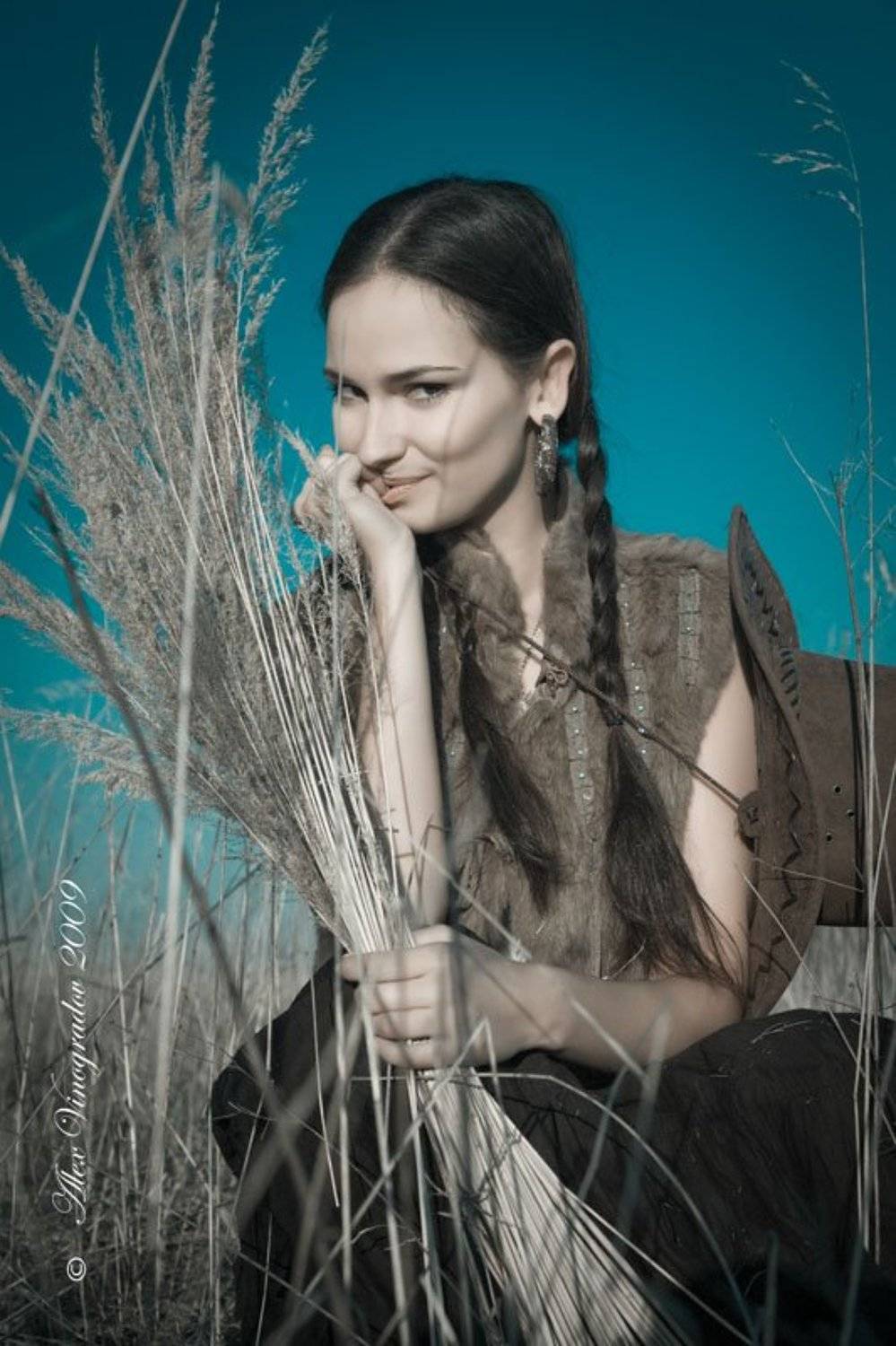 девушка, кантри, поле, сухая трава, ковбойская, шляпа, косички, косы, меховая, жилетка, индеец, прерии, Alex Vinogradov