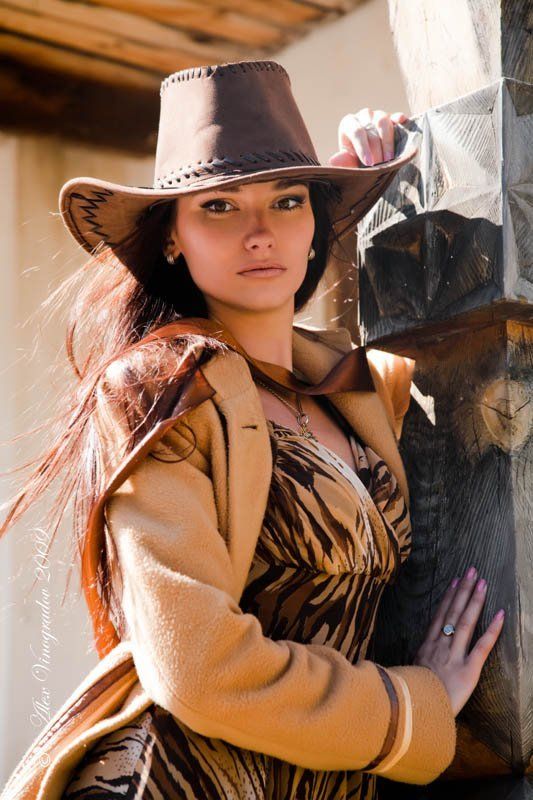 в ожидании, ковбоя, шляпа, лента, пальто, дикий запад, ранчо, в ожидании ковбоя...photo preview