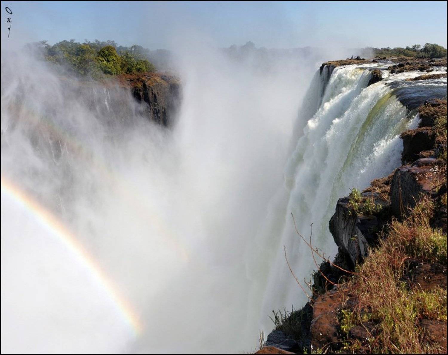 Над белоснежной ревущей бездной.... Автор: Оксана Борц victoria falls, водопад виктория, замбези, зимбабве, замбия, zimbabwe, zambia, zambezi, африка, africa, rainbow, радуга, панорама, panorama, Оксана Борц