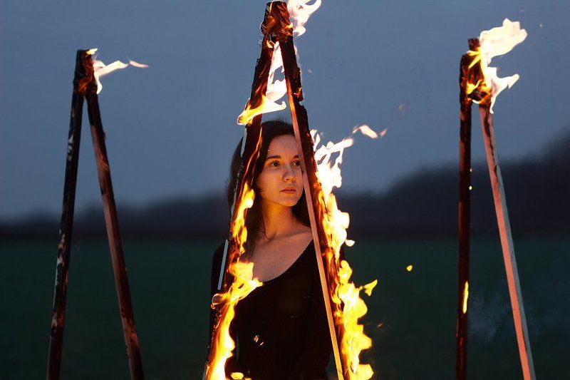 550D, 85 1.8, Canon, Canon 550D, Деревоъ, Желтый, Зеленый, Красный, Лиц, Огонь, Палки, Портрет, Портрет девушки, Синий, Тепло, Теплый, Холодно огоньphoto preview