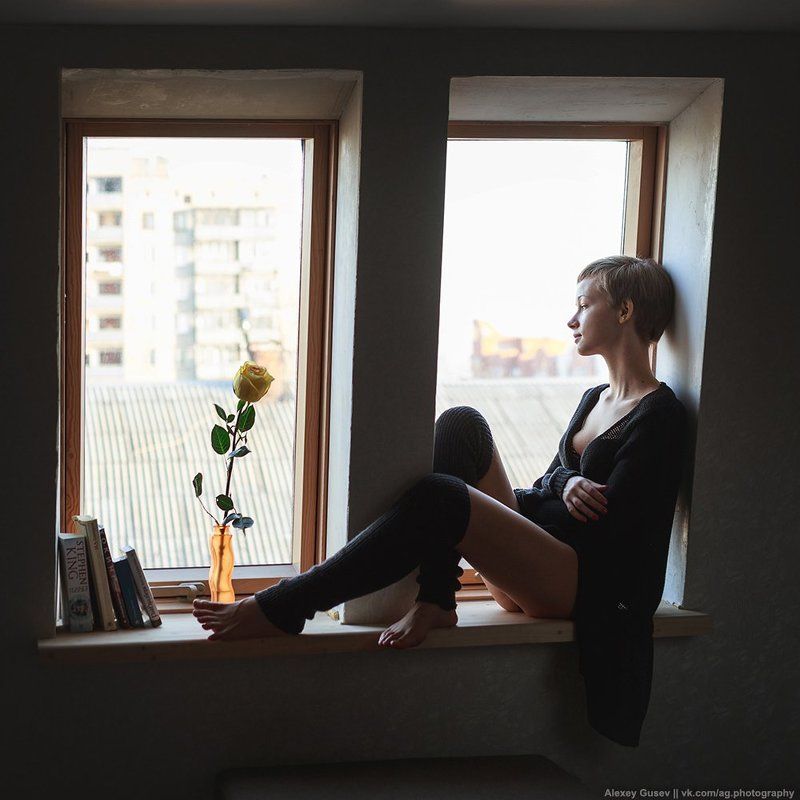books, city, girl, room, rose Yellow rose for Michelle фото превью
