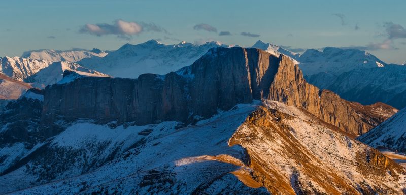 Между светом и теньюphoto preview