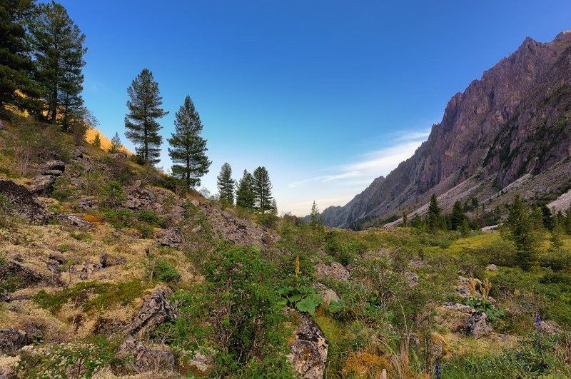 Вечер в горной долине Зун-хандагай. Тункинские гольцыphoto preview