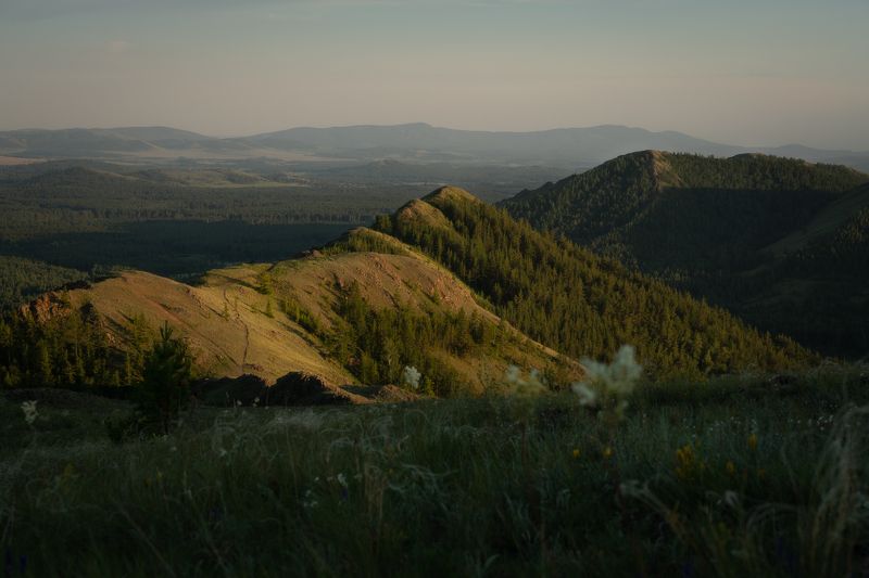 Хребет Нурали в лучах заходящего солнцаphoto preview