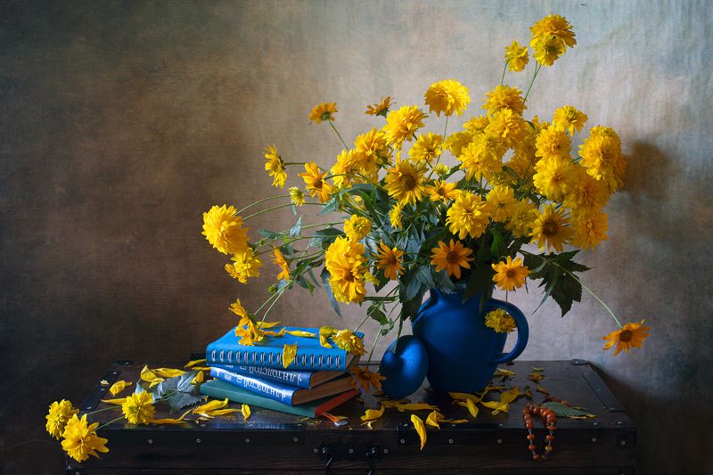 миламиронова, фотонатюрморт, stilllife, лето, цветы, букет, натюрмортсцветами, рудбекия, книги, бусы, янтарь Бабушкины цветы... фото превью