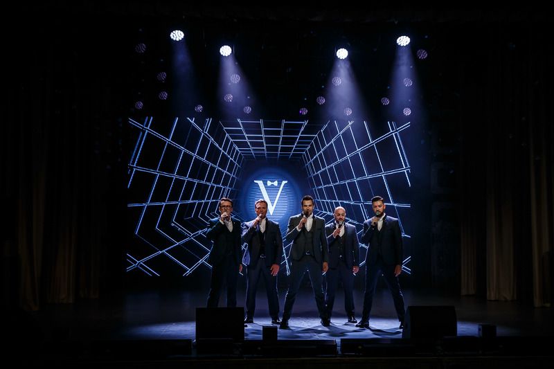 viva, концерт, мужчины, группа мужчин, мужчина в костюме, сцена, свет, VIVAphoto preview