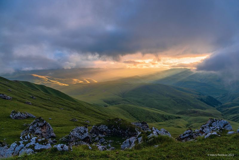 облака, облачные сюжеты, в мире облаков, скалы, пастбища, пастбищные хребты, кабардино-балкария, центральный кавказ Улыбка фортуны фото превью