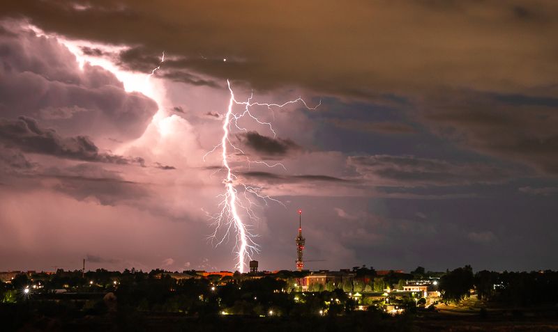 Первая осенняя гроза в Риме, Италияphoto preview