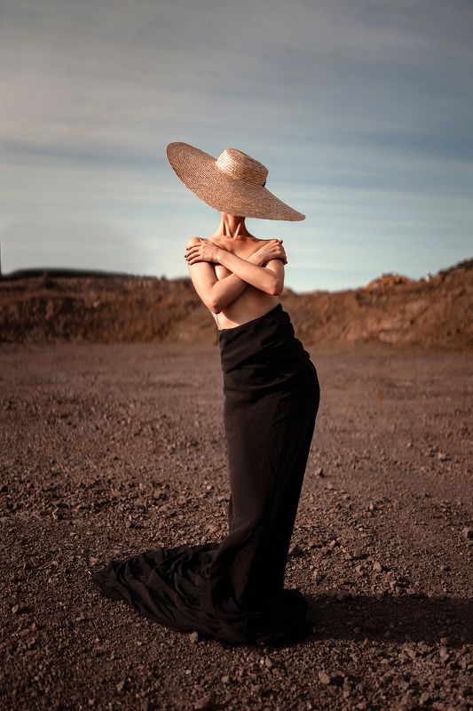 женский портрет, будуар, концептуальная фотография Lady in hatphoto preview