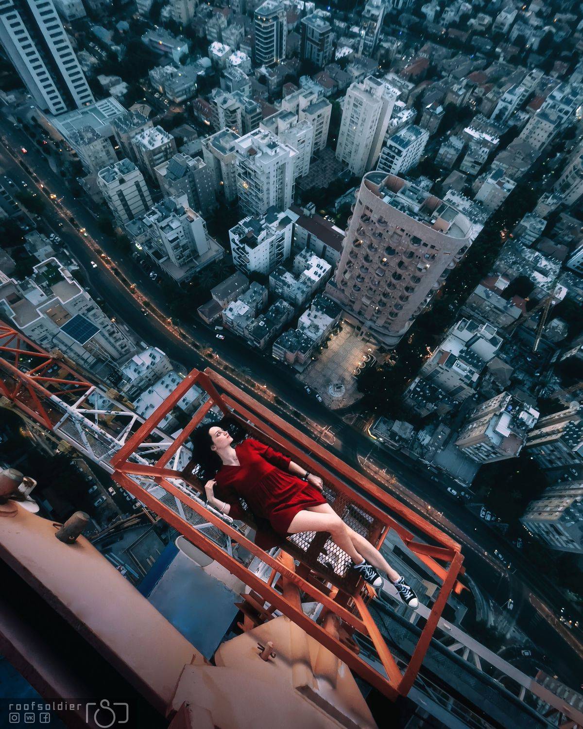 Over Tel Aviv. Автор: Голубев Алексей Tel aviv, Israel, city, urban, architecture, cityscape, street, above, structure, girl, portrait, extreme, iphone, mobile, roof, портрет, Голубев Алексей