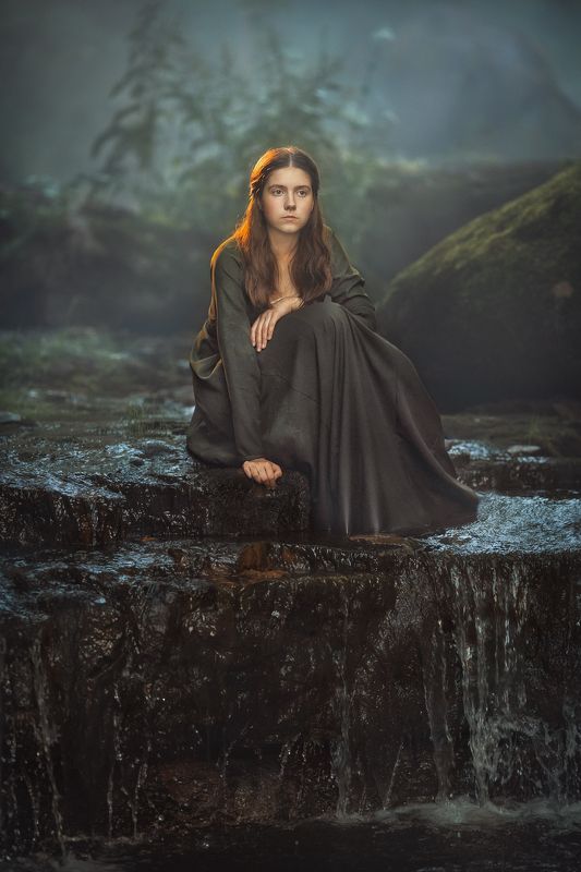 Девушка портрет женский портрет на природе В раздумьяхphoto preview