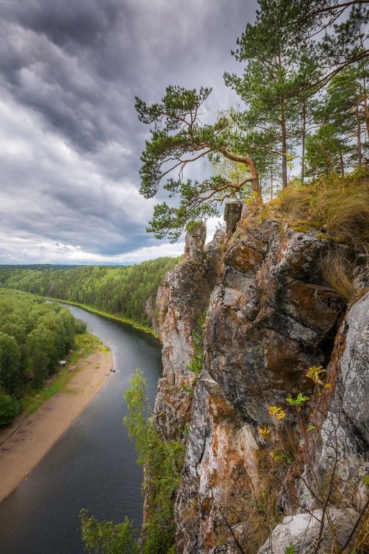 река чусовая скалы урал горы тучи На краюphoto preview
