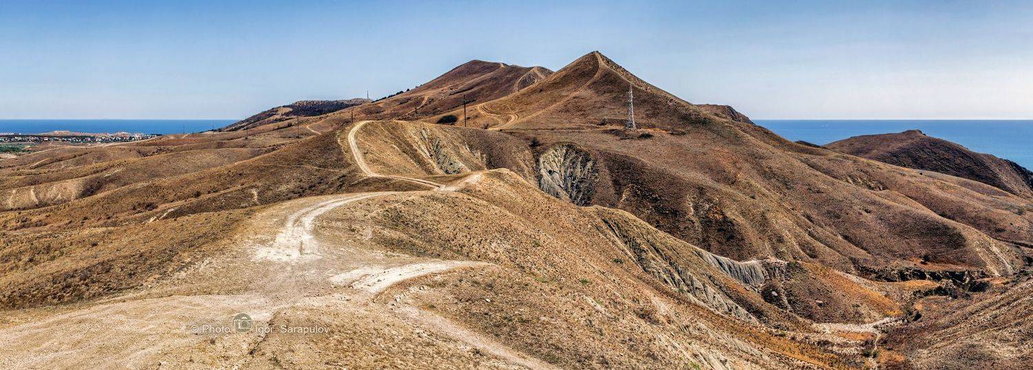 янышарские горы, хребет биюк-янышар, тихая бухта,  путешествия, путешествие на автомобиле, проселочная дорога, горная дорога, панорама, орджоникидзе, крым,  достопримечательности крыма, джан-кутаран, горы, горный хребет, горная вершина, биюк-янышар,, Сарапулов Игорь