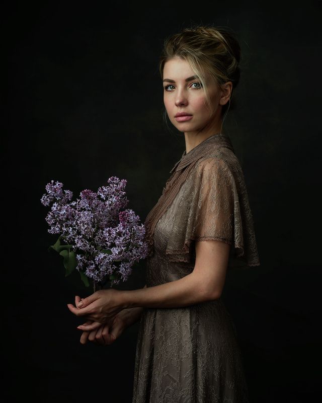 Девушка сирень темный ключ Девушка с сиреньюphoto preview
