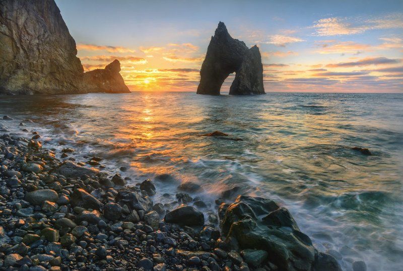 Рассвет у скалы \