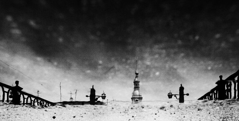 отражение в луже Городская абстракцияphoto preview