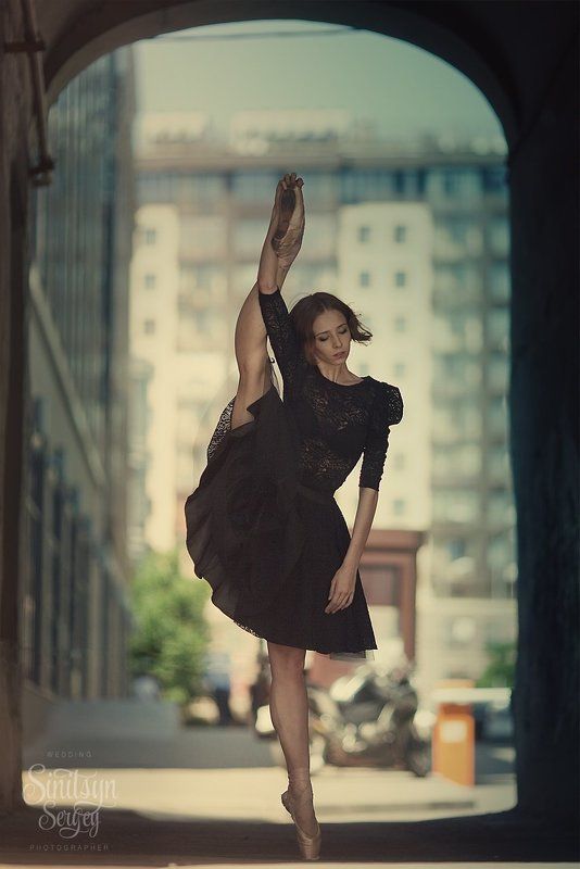 балерина в городеphoto preview