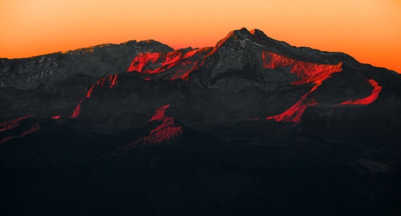 Ах-Аг на восходеphoto preview