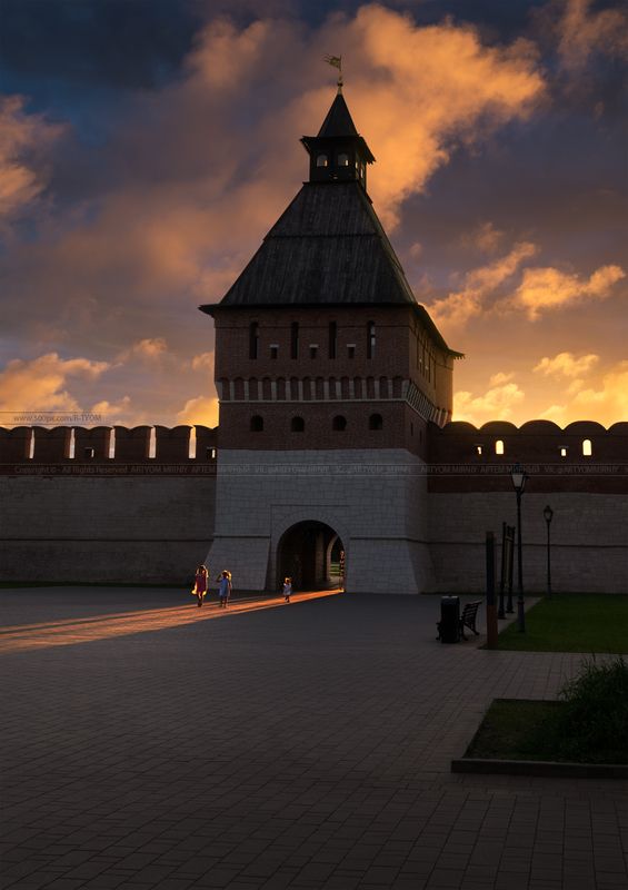 книга владыка моря, тула, кремль, артем мирный, россия, достопримечательность, artyom mirniy, tula, russia, kremlin, art, capriccio, veduta, photoartist, ведута, каприччио, фотохудожник, Башня Ивановских ворот Тульского кремля. Город Тула (Россия)photo preview
