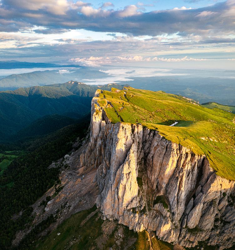 тхач, большой тхач, адыгея, краснодарский край, кавказ, кавказские горы Обрывphoto preview