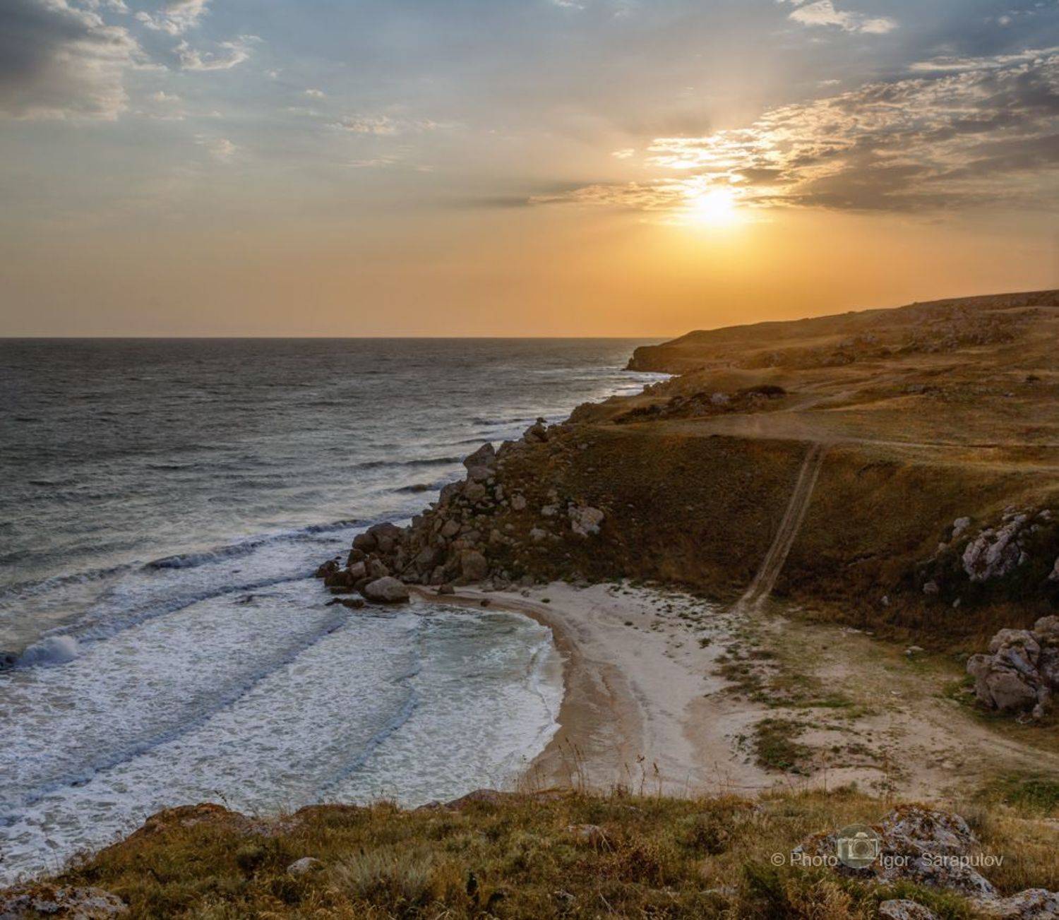 утро, солнце, рассвет, путешествия, путешествие на автомобиле, природа, прибой, пейзаж, панорама, крымское побережье, крым, караларский природный парк, достопримечательности крыма, дикий отдых, горы, восход, ветер, бюджетный туризм, бухта, барсучья бухта,, Сарапулов Игорь