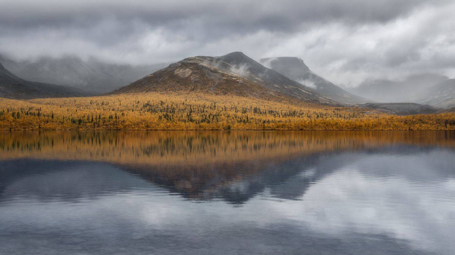 Три вершины. Автор: Андрей хибины, малый вудъявр, горы, озеро, отражение, тучи, Андрей
