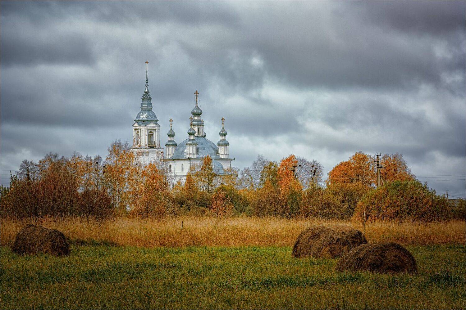 Осенний полдень.... Автор: Никитинский Александр пейзаж, архитектура, храм, церковь, осень, свет, цвет, александр никитинский, Никитинский Александр