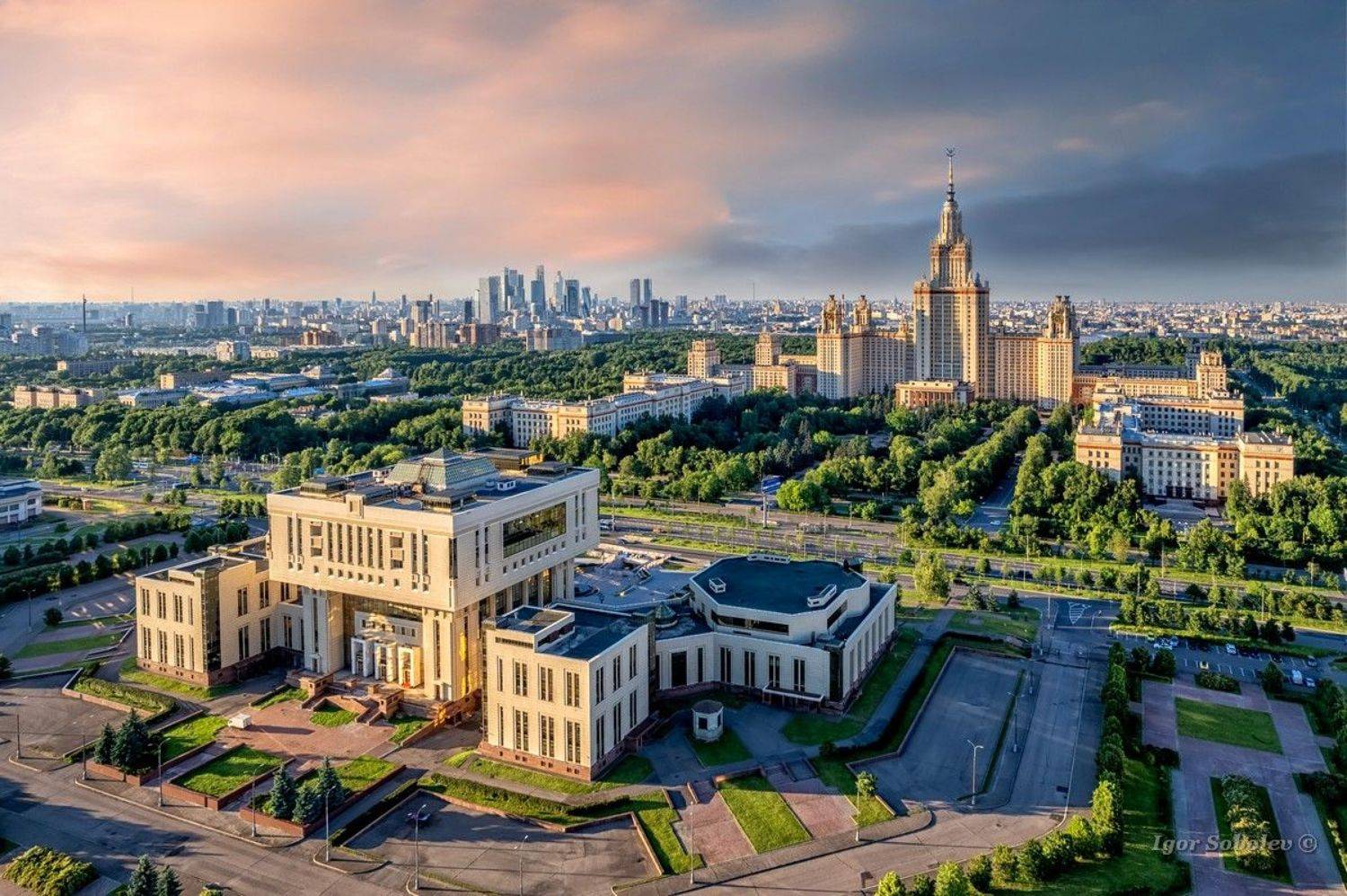 МГУ на закате. Автор: Игорь Соболев мгу, москва, закат, Игорь Соболев