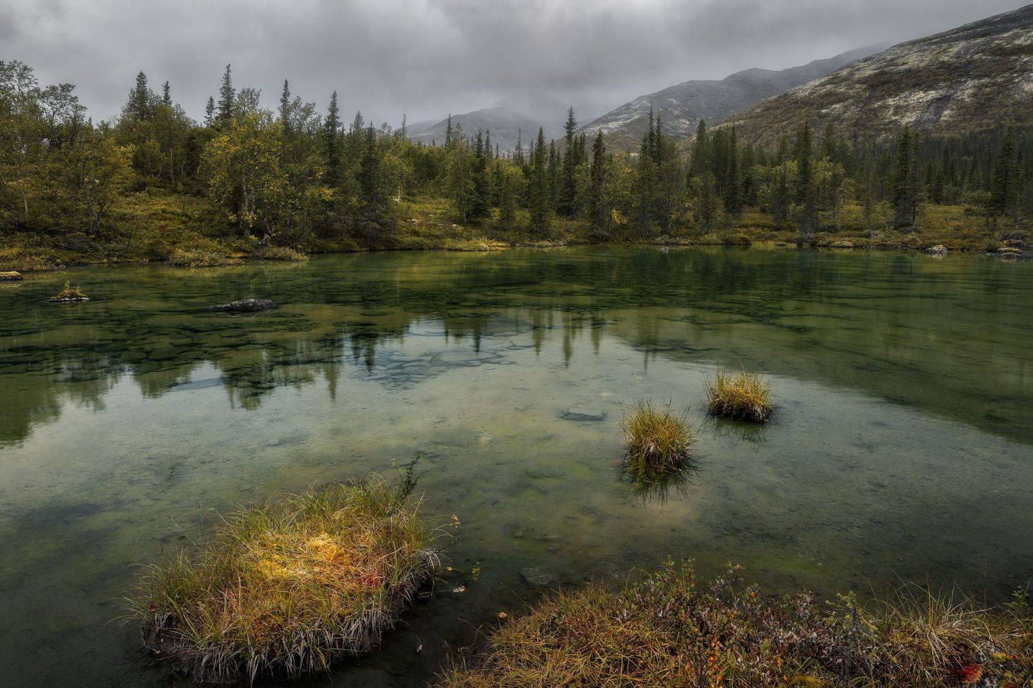 изумрудное озеро. Автор: Андрей полигональные озера, хибины, горы, Андрей
